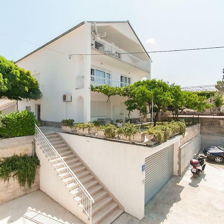 Modern Apartment Duce Exterior photo