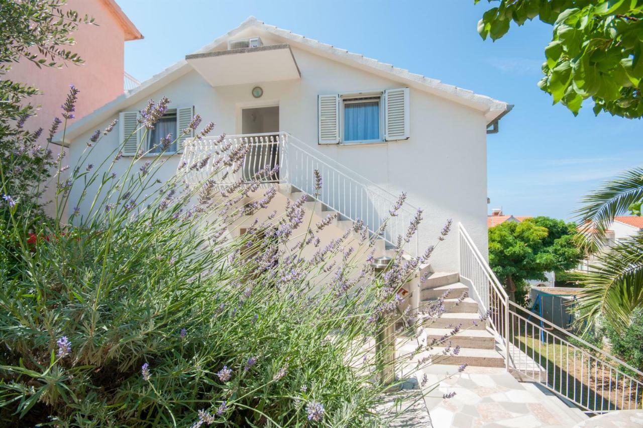 Modern Apartment Duce Exterior photo