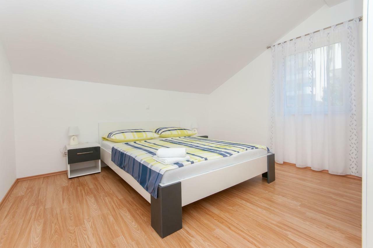 Modern Apartment Duce Exterior photo